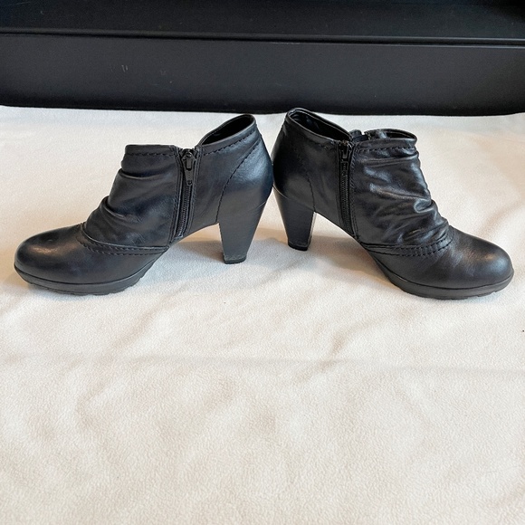 EUC Aldo Short Boots w/ Buckle Detail in Black Size 6 - Picture 4 of 9